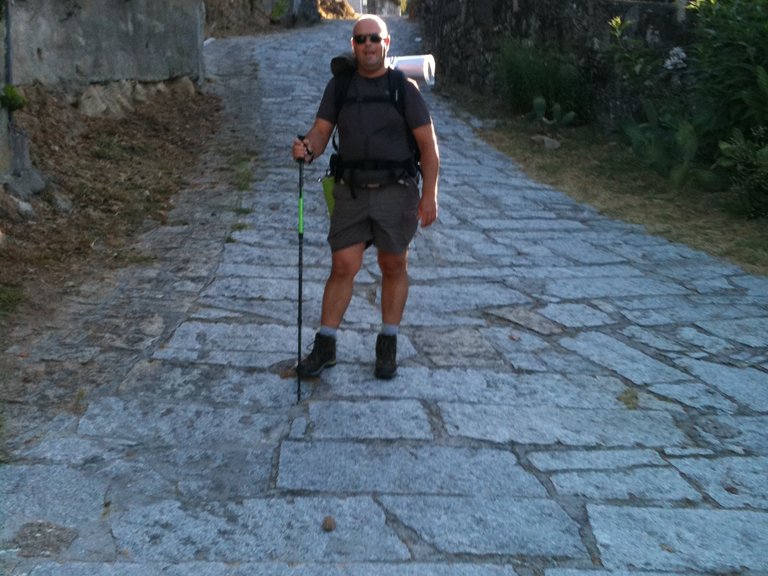 [Translate to Kazakh:] Patient on his way to the Camino de Santiago route