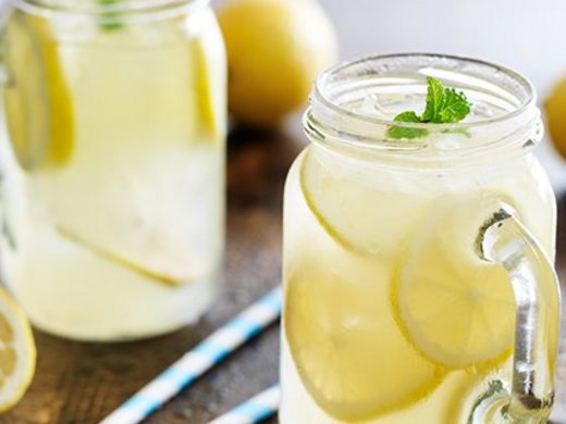 Lemonade with honey